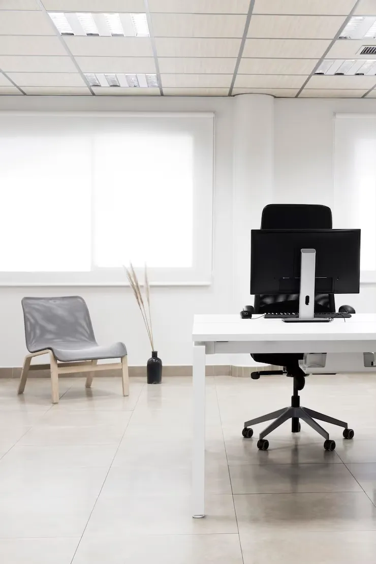 Modern Office Interior Decorator In Kanpur
